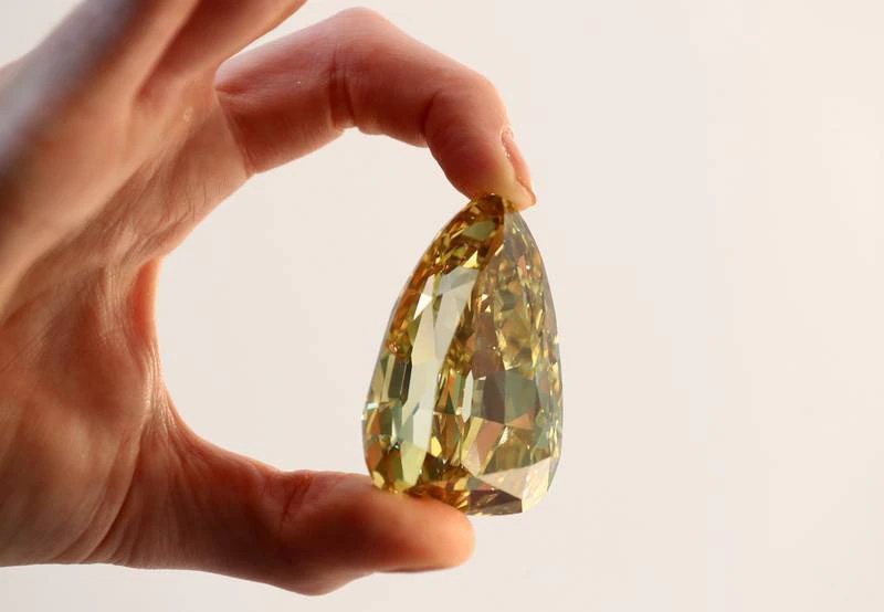 بزرگ ترین الماس بی‌ نقص جهان به قیمت حداقل ۱۳ میلیون پوند به فروش می‌رسد