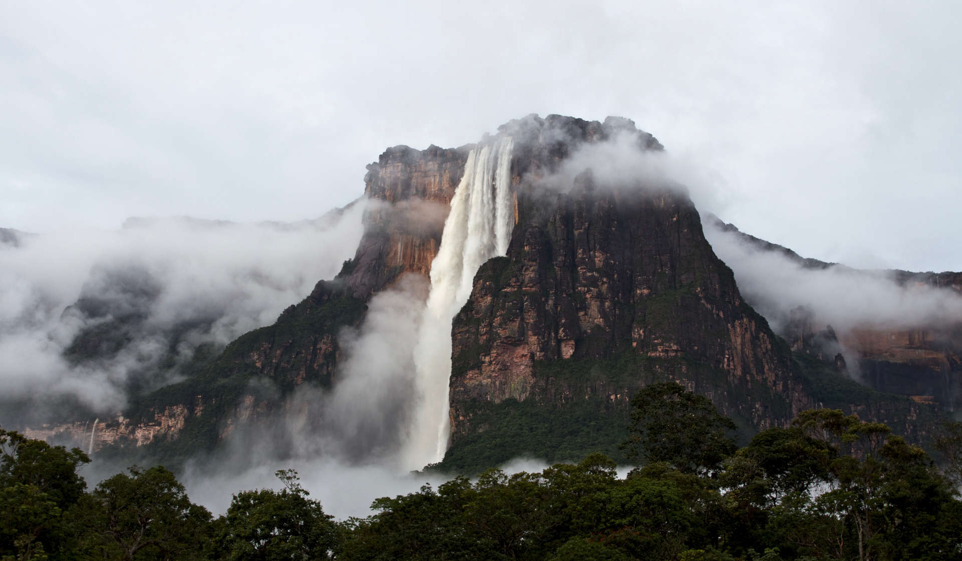 بلندترین آبشار جهان در کدام کشور است؟