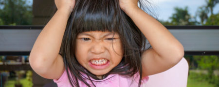 ۹ کار اشتباه والدین که باعث تشویق بدرفتاری در کودکان می‌شود