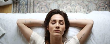 تکنیک تنفس ۸-۷-۴ ؛ ترفندی عالی برای آنکه سریع تر به خواب بروید