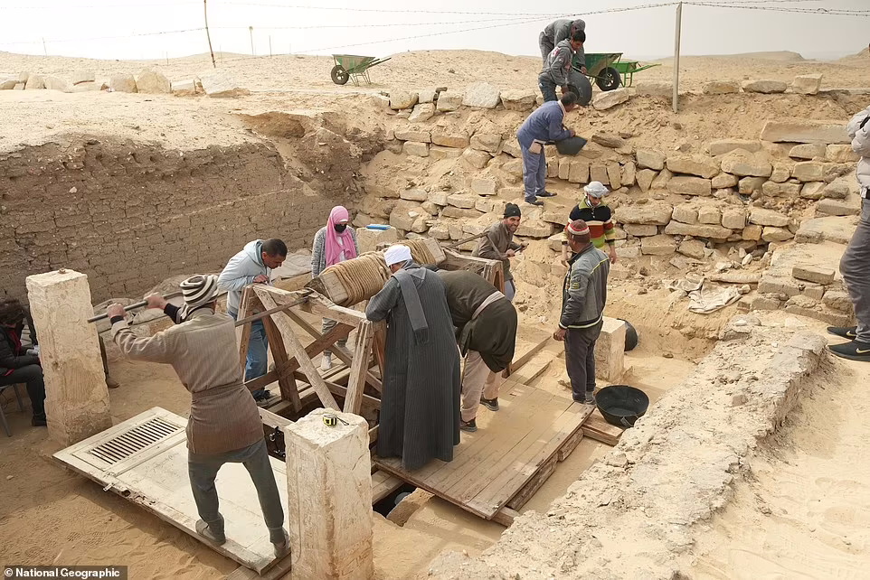 کشف تابوت ۳۳۰۰ ساله نجیب زاده بلندپایه مصر باستان در نزدیکی قاهره