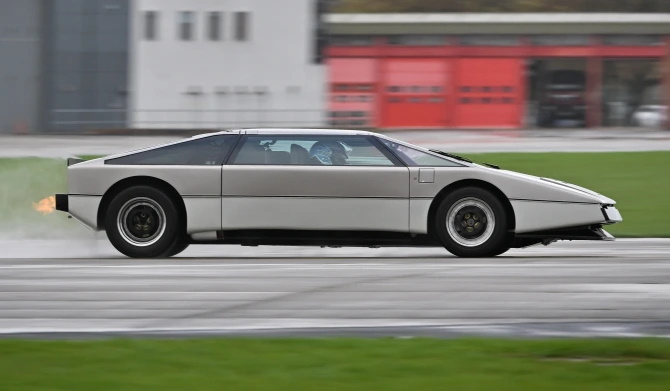 مدرن سازی خودروی افسانه‌ای استون مارتین بولداگ که تنها یک نمونه از آن وجود داشت + ویدیو