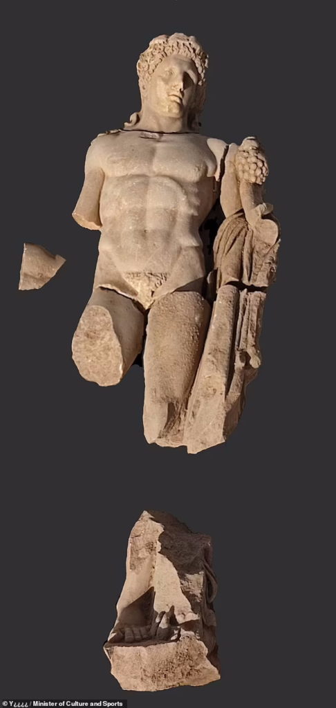 کشف مجسمه هرکول متعلق به ۲۰۰۰ سال پیش در یونان
