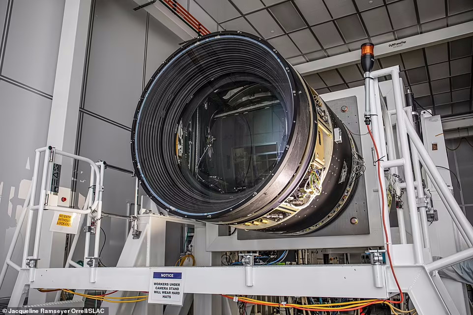 رونمایی از بزرگ ترین دوربین جهان که یک توپ گلف را از ۲۴ کیلومتری تشخیص می‌دهد