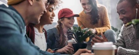 آمریکایی ها در سنین مختلف با چه کسانی وقت می گذرانند؟