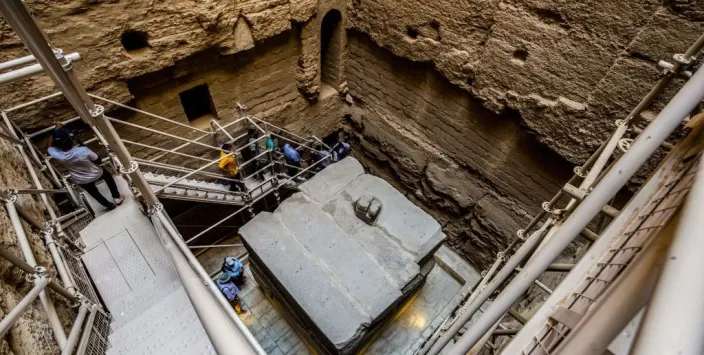 باستان شناسان نزدیک به ۳۰۰ مومیایی مصری را در تونلی زیرزمینی کشف کردند