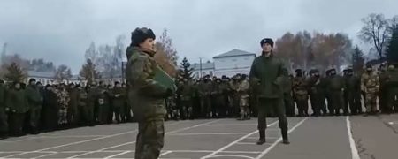 خودداری ۱۰۰ سرباز روسی از اعزام به جنگ اوکراین به خاطر پرداخت نشدن حقوق + ویدیو