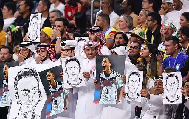 ماجرای عکس های مسعود اوزیل در جریان بازی آلمان و اسپانیا در جام جهانی قطر چه بود؟