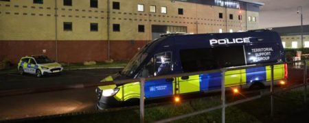 در مراکز نگهداری موقت از پناهجویان در بریتانیا چه می گذرد؟ + ویدیو