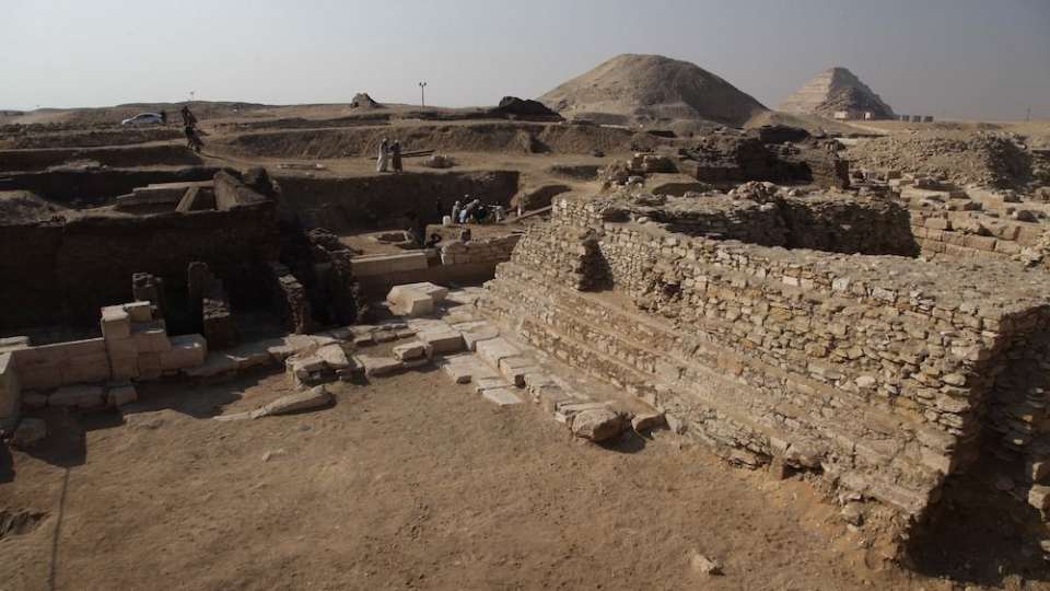 ماجرای کشف 300 مومیایی جدید در سایت باستان شناسی سقاره در مصر چیست؟