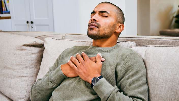 علائم حمله قلبی و رفلاکس معده چه فرقی دارند؟