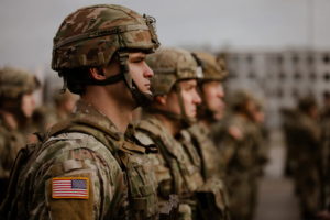 سربازان ایالات متحده بر اساس درجه چقدر حقوق می گیرند؟