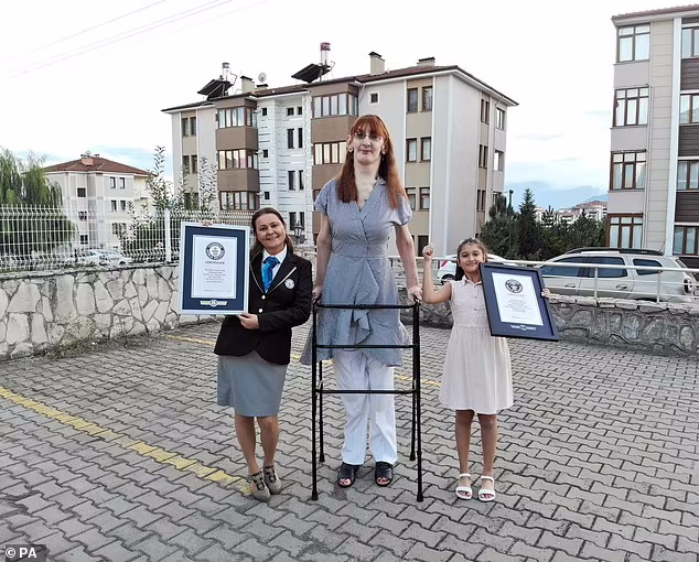 سوپرایز هواپیمایی ترکیه برای قدبلندترین زن جهان