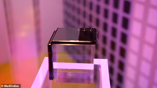 اولین گوشی آیفون تاشو توسط مهندسین چینی ساخته شد + ویدیو