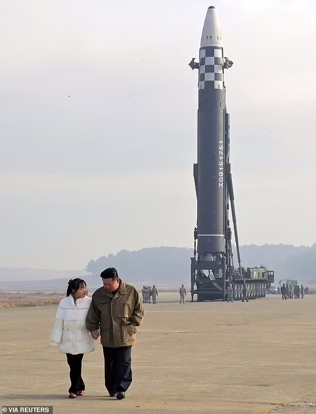 کیم جونگ اون رهبر کره شمالی برای اولین بار از دختر ۹ ساله‌ اش رونمایی کرد