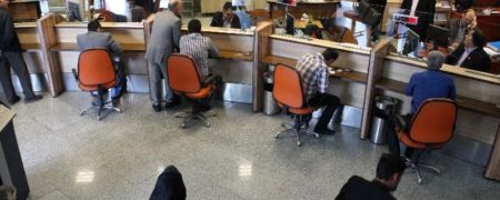 ماجرای برکناری یک مدیر بانک در قم به خاطر خدمات رسانی به یک زن بی حجاب چیست؟