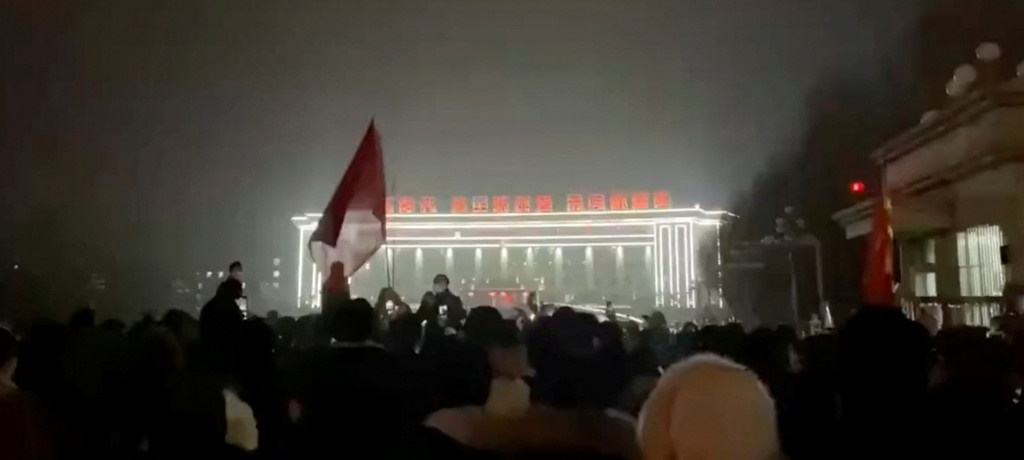 بزرگ ترین تضاهرات ضددولتی در چین از زمان اعتراضات میدان تیان آن من + ویدیو