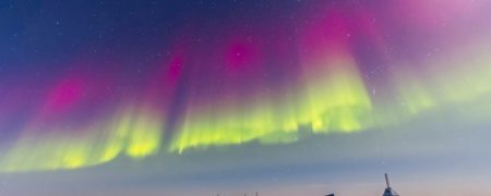 نگاهی به تنها شهر جهان که ۳۰۰ روز در سال شفق قطبی را در آنجا می توان دید