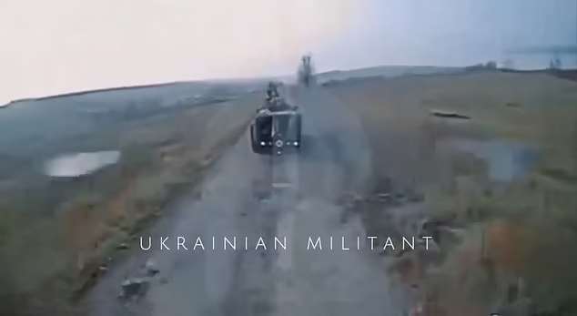 اصابت یک پهپاد کامیکازه اوکراینی با یک تانک روسی