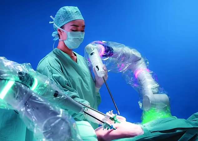 اولین جراحی زوفاژکتومی با استفاده از ربات جراح در بریتانیا