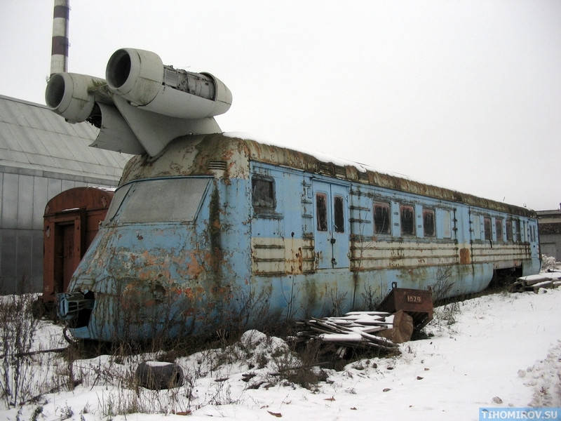 قطار سریع السیر دارای ۲ موتور جت دوران اتحاد جماهیر شوروی با سرعت ۲۲۰ مایل بر ساعت