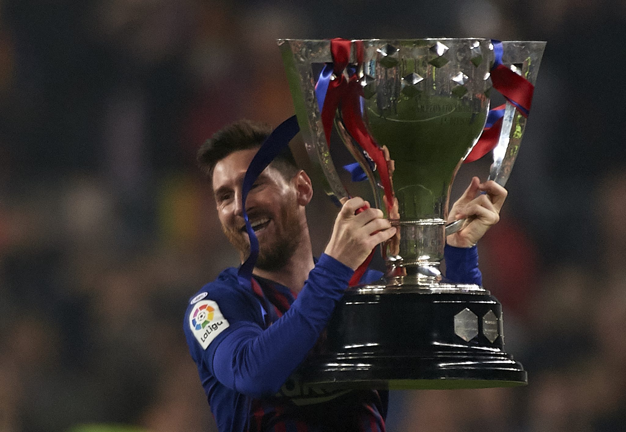 در سال 2012، لیونل مسی رکورد کدام بازیکن بارسلونا را در گلزنی شکست؟