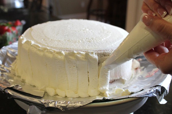 طرز تهیه خامه کیک خوشمزه و حرفه ای در خانه