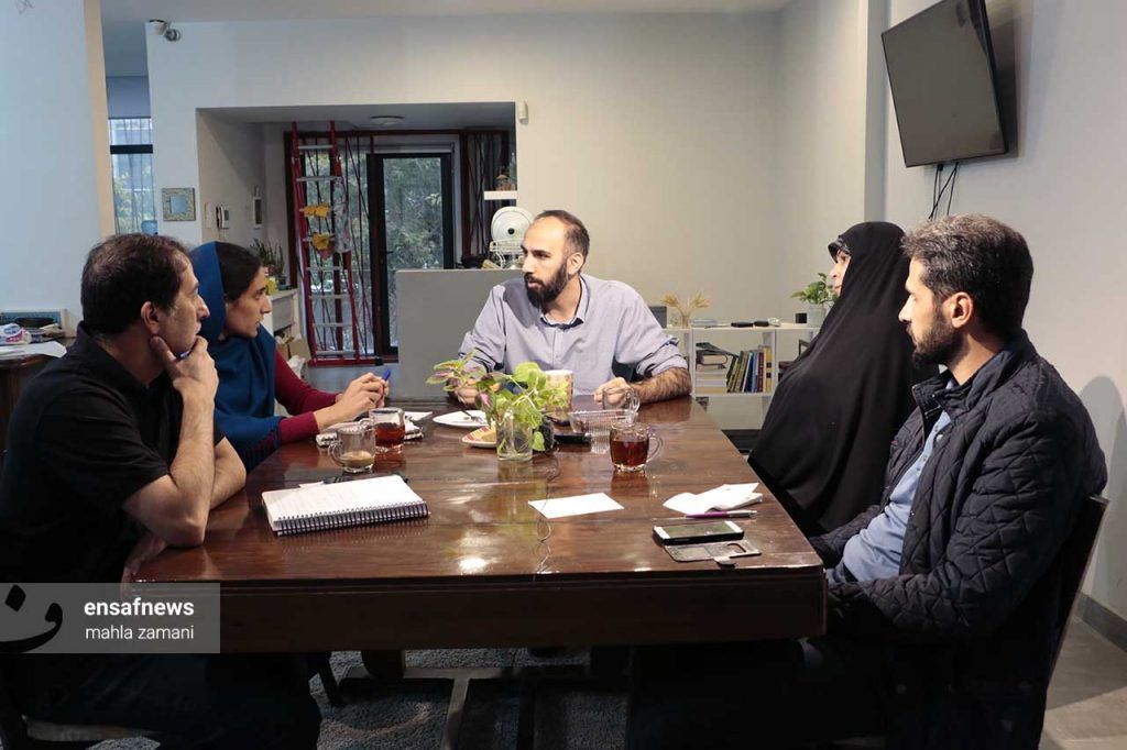 مصاحبه جنجالی با خانواده حمید نوری؛ زبان سوئدی تلویزیون زندان او را عذاب می‌دهد