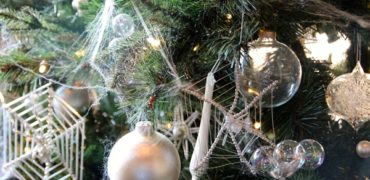 عجیب ترین رسوم کریسمس در جهان؛ از درخت با تزئین تار عنکبوت تا شام کِرم سرخ شده