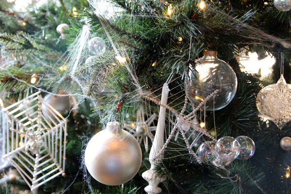 عجیب ترین رسوم کریسمس در جهان؛ از درخت با تزئین تار عنکبوت تا شام کِرم سرخ شده