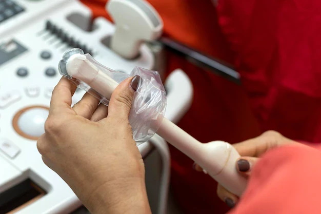 کاربردهای سونوگرافی واژینال در بارداری؛ آیا این روش تصویربرداری خطرناک است؟