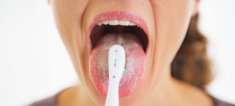 آزمایش ساده‌ای که به شما می‌گوید آیا دهانتان بدبو است یا خیر