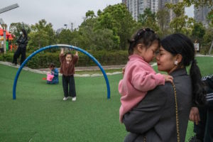 تلاش چین برای متوقف کردن کاهش جمعیت با کمک مالی به والدین
