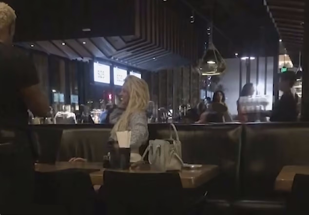 رفتار عجیب بریتنی اسپیرز در رستوران پس از سوژه شدن توسط مشتریان