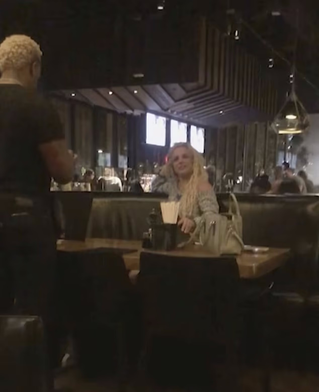 بریتنی اسپیرز در یک رستوران از کوره در رفت