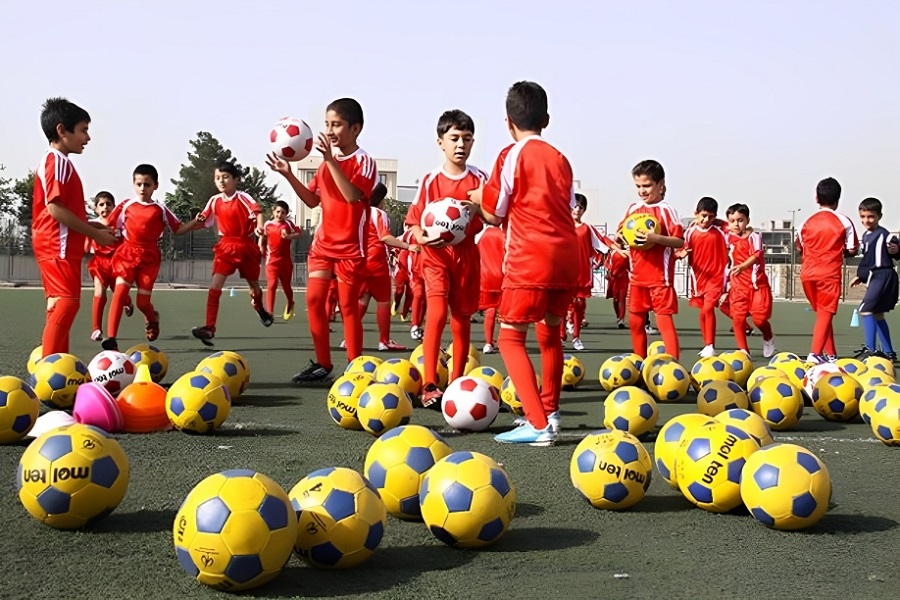 مربی مدرسه فوتبال مشهد اتهام تعرض به بازیکنان نونهال را توطئه خارجی دانست!