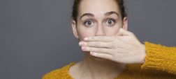 آزمایش ساده‌ای برای اینکه بفهمیم دهانمان بوی بدی می‌دهد یا نه؛ ۸ نکته برای مبارزه با آن