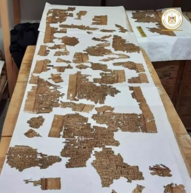 کشف پاپیروس ۱۶ متری «کتاب مردگان» مصر باستان در سقاره 