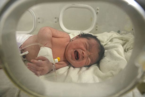 تصاویر دردناک از زمین لرزه ترکیه و تولد معجزه آسای یک نوزاد زیر آوار + ویدیو