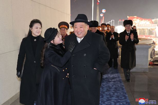 گردنبند همسر رهبر کره شمالی به شکل موشک بالستیک قاره پیما