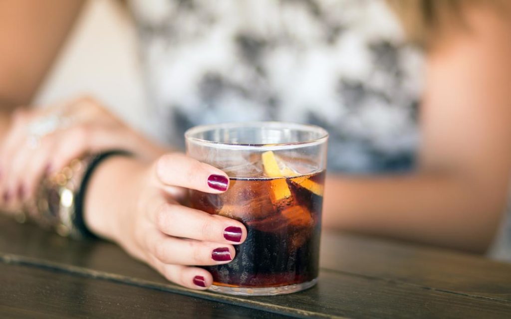 اثرات عجیب نوشیدنی های گازدار بر مردان و زنان