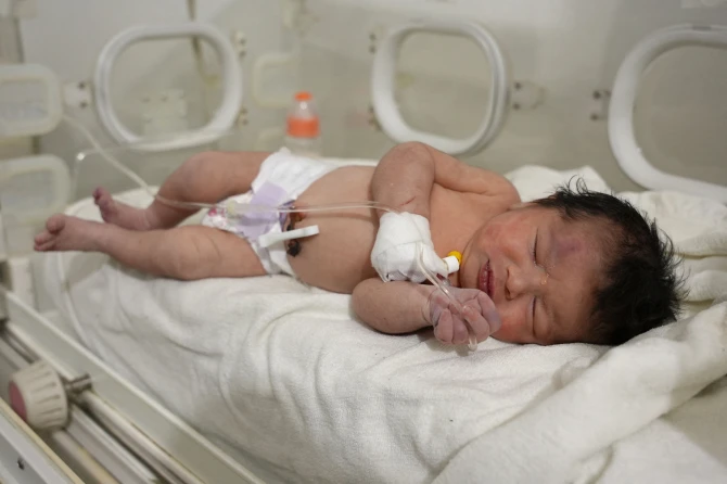 تصاویر دردناک از زمین لرزه ترکیه و تولد معجزه آسای یک نوزاد زیر آوار + ویدیو