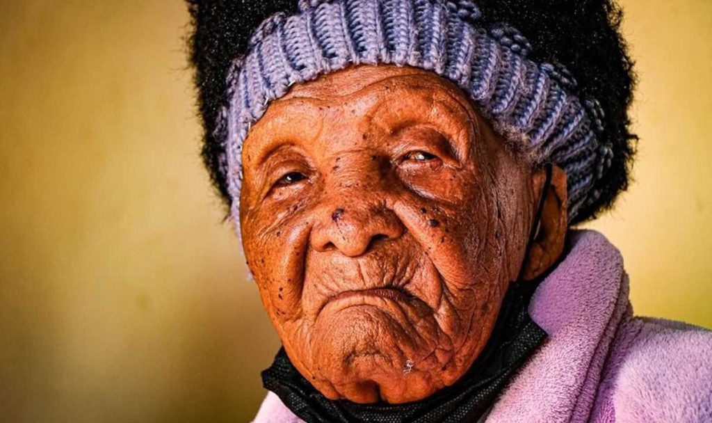 مسن‌ترین زن جهان پس از تجربه زندگی در ۳ قرن مختلف در ۱۲۸ سالگی درگذشت