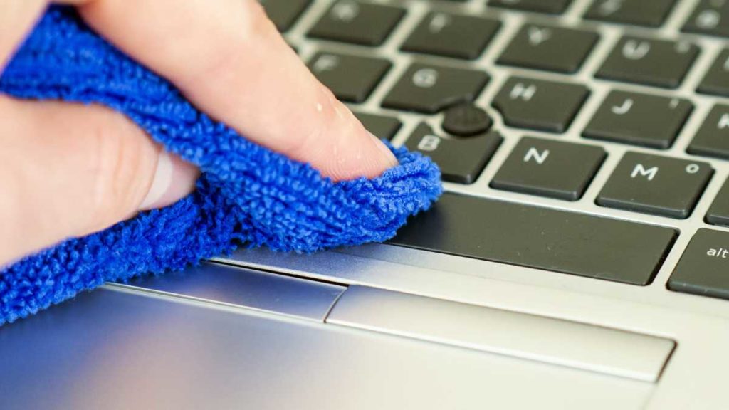 آموزش گام به گام تمیز کردن لپ تاپ