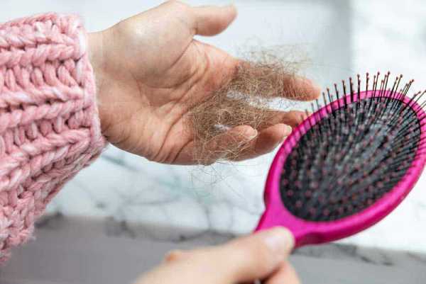 بهترین روش تمیز کردن برس مو 
