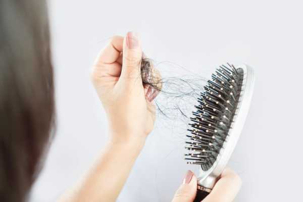 بهترین روش تمیز کردن برس مو 