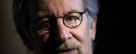 استیون اسپیلبرگ نیز وجود موجودات فضایی و لاپوشانی دولت ایالات متحده را تایید کرد