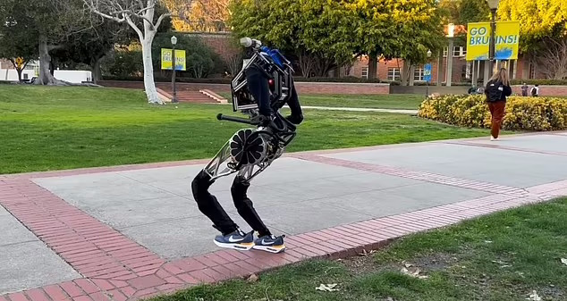 ربات انسان نمای آرتمیس که بهتر از مسی فوتبال بازی می‌کند + ویدیو
