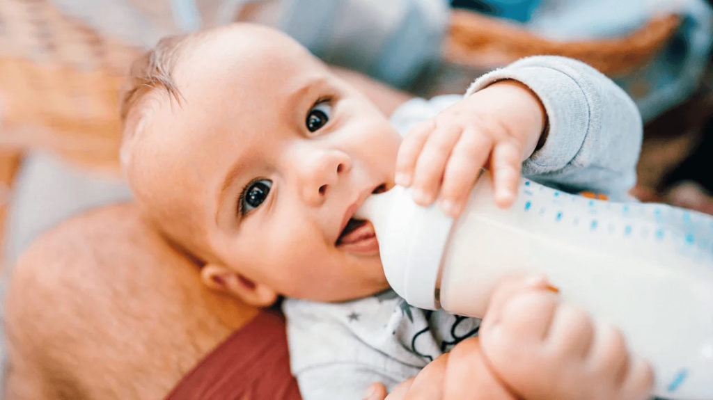 چه زمانی باید کودک را از شیر گرفت؟ 