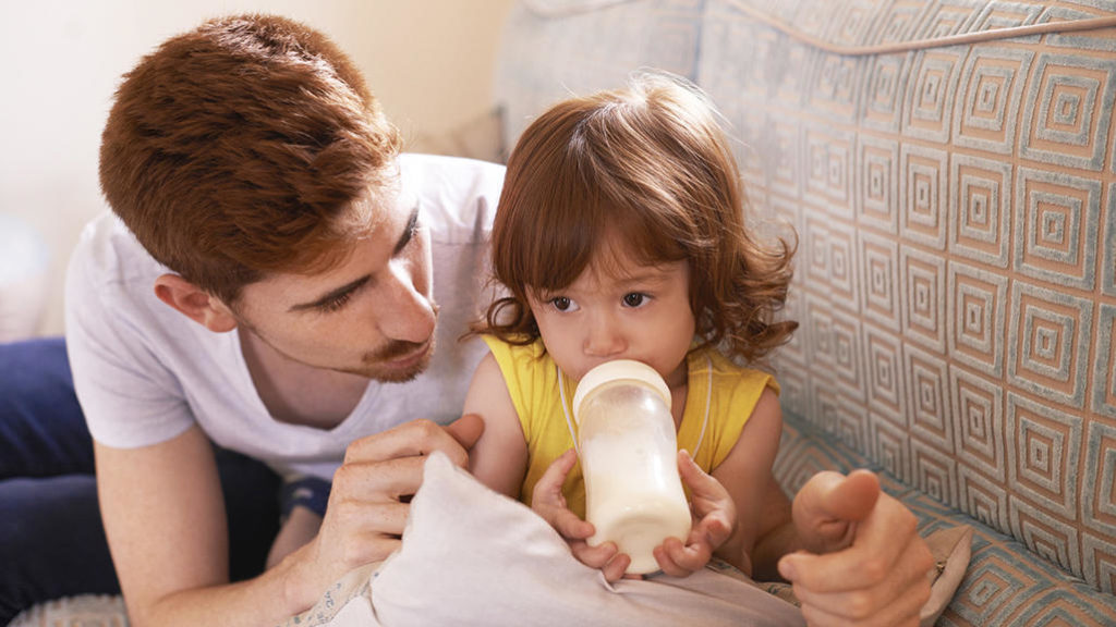 چه زمانی باید کودک را از شیر گرفت؟ 